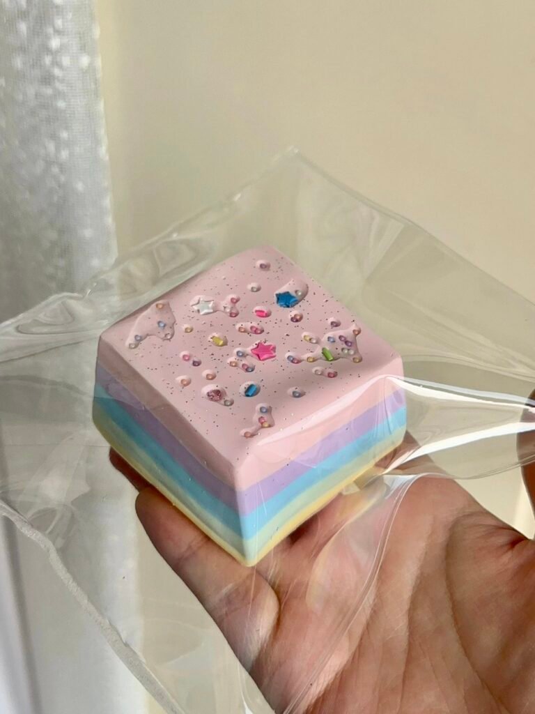 445003 Chichi Squishy Rainbow Square (Airy Water Texture Series) / 池池的捏捏 彩虹小方（空气水感触感系列）