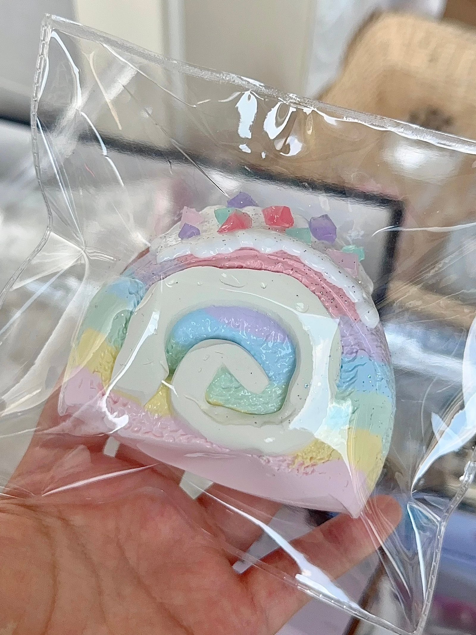 445004 Chichi Squishy Rainbow Swiss Roll (Airy Water Texture Series) / 池池的捏捏 彩虹瑞士卷(空气水感触感系列)