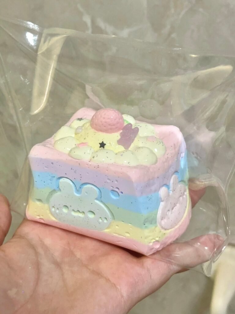 445006 Chichi Squishy Rainbow French Toast (Juicy Water Texture Series) / 池池的捏捏 彩虹西多士（爆浆水感触感系列）