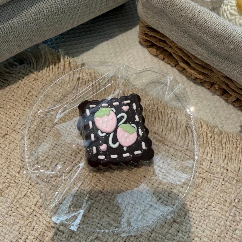 449011 Cincy Strawberry Chocolate Square / CINCY捏 草莓巧克力小方