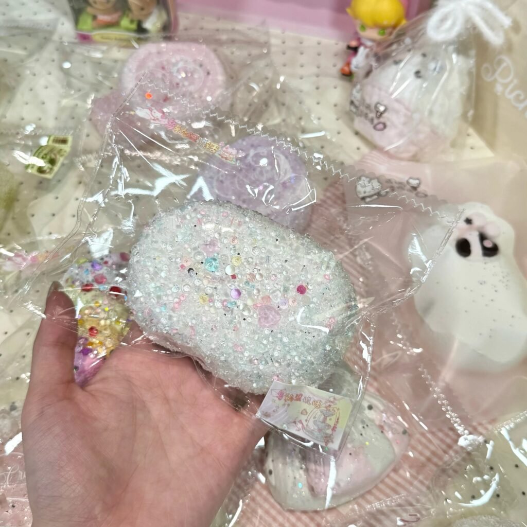70024 Silent Crow Crystal Senbei - Fully Crumb Coated (Fluffy Glutinous Rice Clay Texture Series) / 乌鸦没说话 水晶晶仙贝（全裹碎）（绵糯米触感系列）