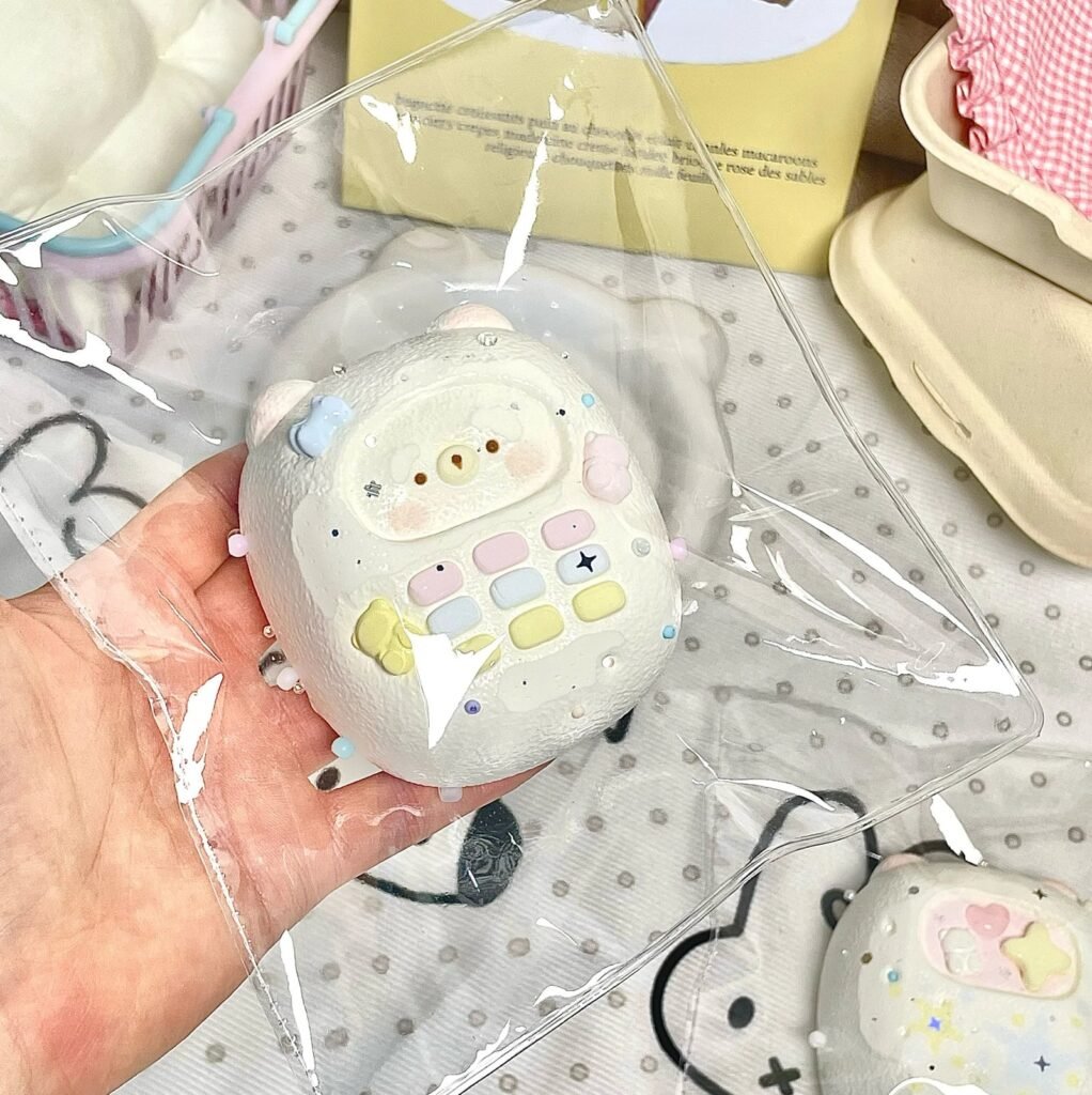 511005 Chun Zhai Xiao Pa Bear Phone (Light Cream Texture Series) / 椿宅小帕捏 熊熊手机（轻奶油触感系列）