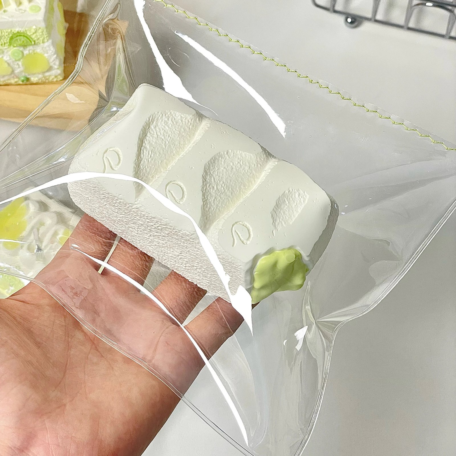 511014 Chun Zhai Xiao Pa Green Grape Chocolate (Light Cream Texture Series) / 椿宅小帕捏 青提巧克力(轻奶油触感系列)