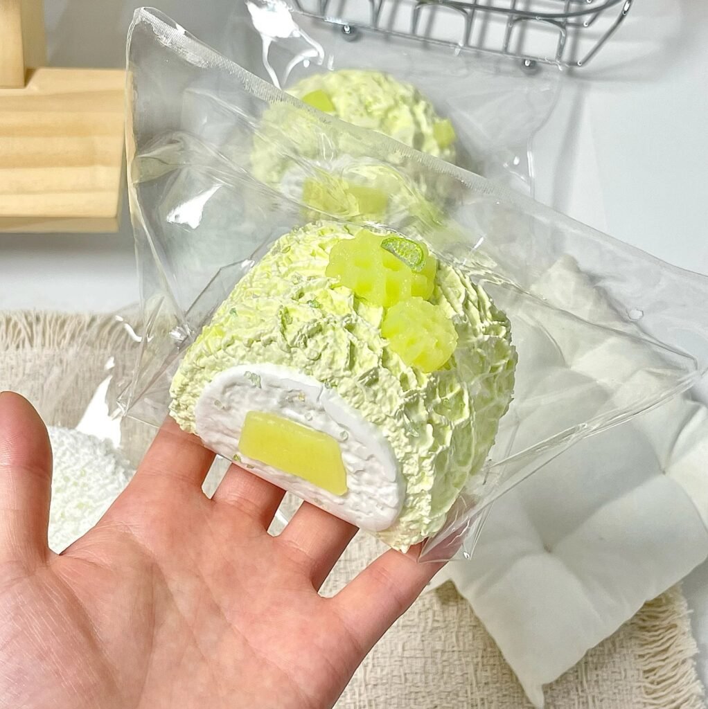 511015 Chun Zhai Xiao Pa Green Grape Melon Roll (Light Cream Texture Series) / 椿宅小帕捏 青提蜜瓜卷（轻奶油触感系列）