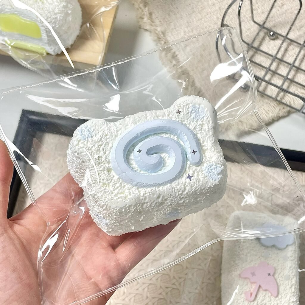 511024 Chun Zhai Xiao Pa Polka Dot Bear Roll - One of a Kind (Light Cream Texture Series) / 椿宅小帕捏 打版孤品波点熊熊卷（轻奶油触感系列）