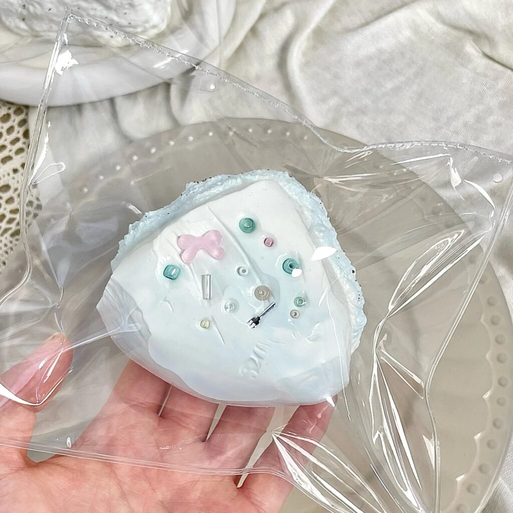 511025 Chun Zhai Xiao Pa Mint Triangle Pie - One of a Kind (Dry Cream Texture Series) / 椿宅小帕捏 打版孤品薄荷三角派（干奶油触感系列）
