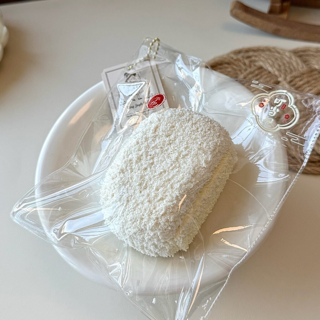 455001 Ding Jingle Bells Coconut Snow Puff Bun (Fluffy Glutinous Texture Series) / 叮叮当 椰蓉雪芙包(蓬松糯触感系列)