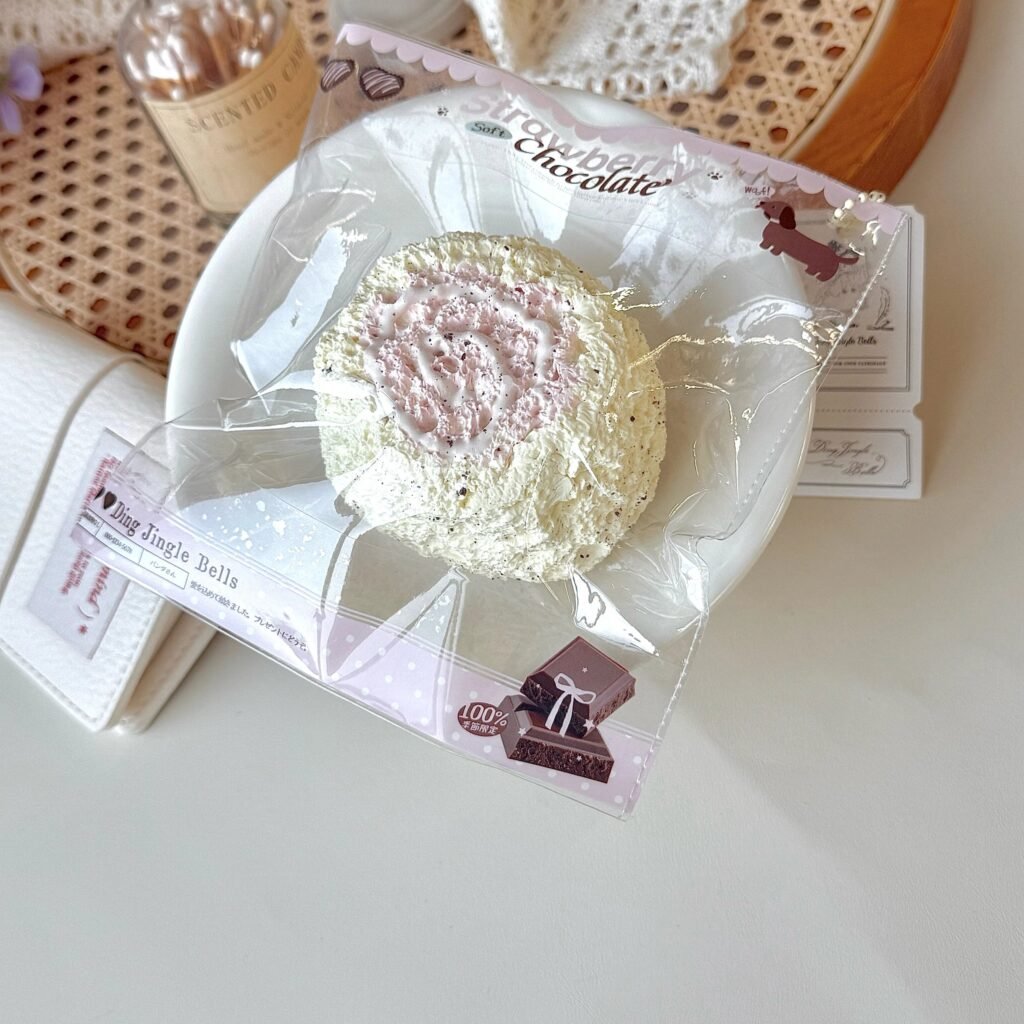 455004 Ding Jingle Bells Strawberry Swiss Roll (Fluffy Glutinous Texture Series) / 叮叮当 草莓瑞士卷(蓬松糯触感系列)