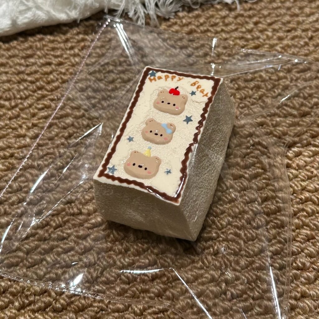 547001 DingDing Squishy Bear - Brown (Cream Paste Clay Texture Series) / DingDing捏捏 小熊（棕色）（乳膏泥触感系列）