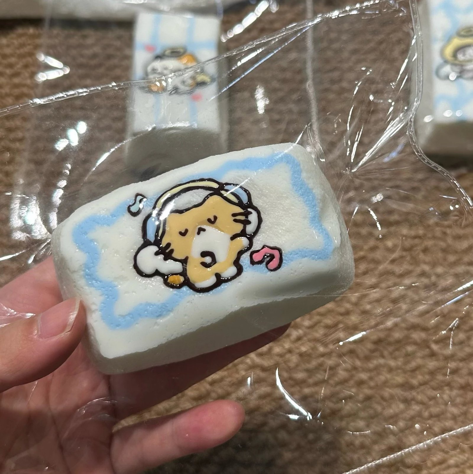 547002 DingDing Squishy Music Cat (Cream Paste Clay Texture Series) / DingDing捏捏 音乐小猫(乳膏泥触感系列)