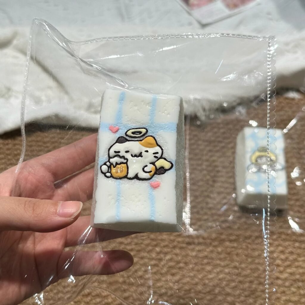 547003 DingDing Squishy Beer Cat (Cream Paste Clay Texture Series) / DingDing捏捏 啤酒小猫（乳膏泥触感系列）