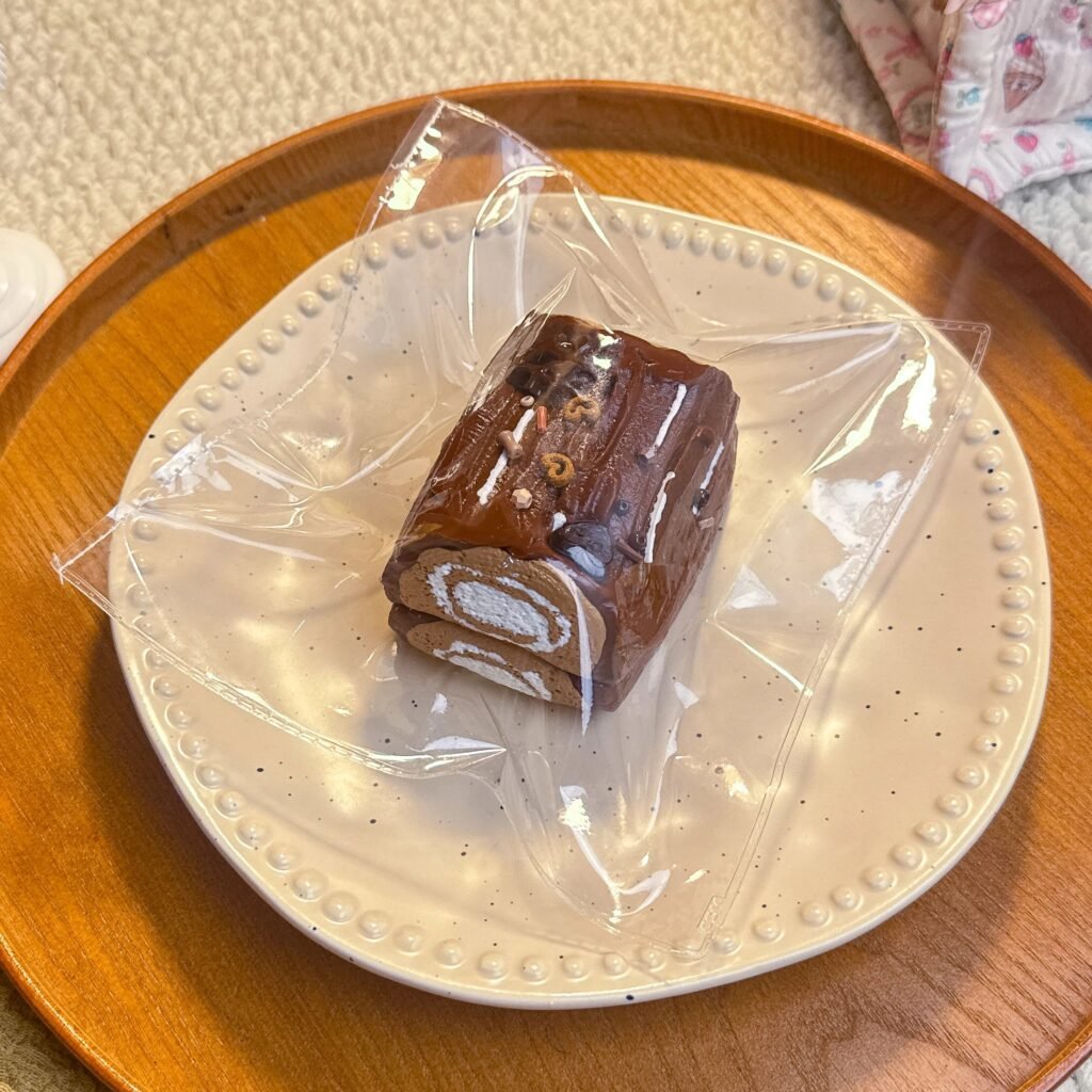 496003 Duoxi Studio Dark Chocolate Mille-Feuille Roll (Soft Face Cream Texture Series) / 多喜捏捏studio 黑巧千层卷（软面霜触感系列）
