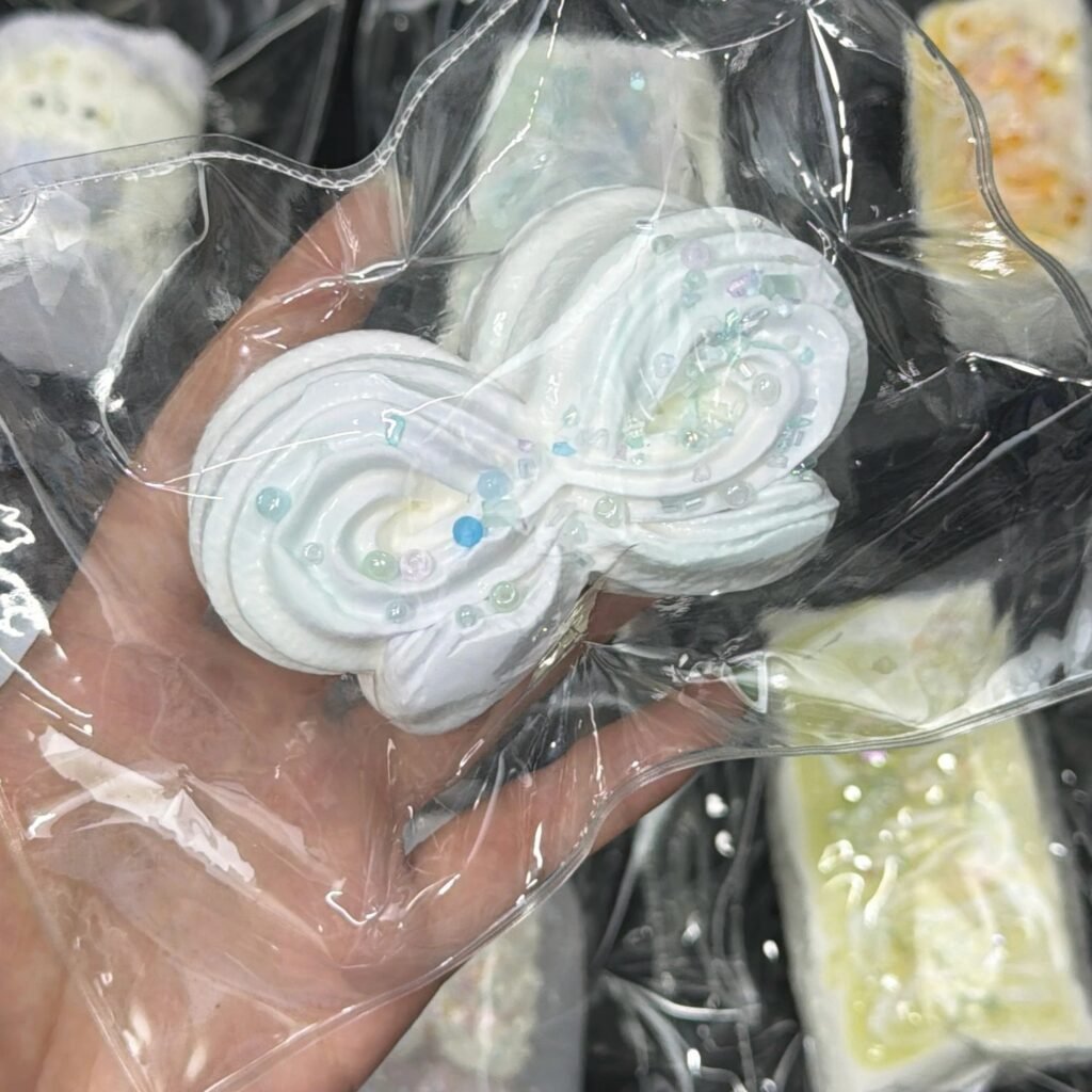 149063 DuozaiNN Cream Bow - Style A (Sticky Clay Texture Series) / 多仔捏捏 奶油蝴蝶结（A款）（黏糊泥触感系列）