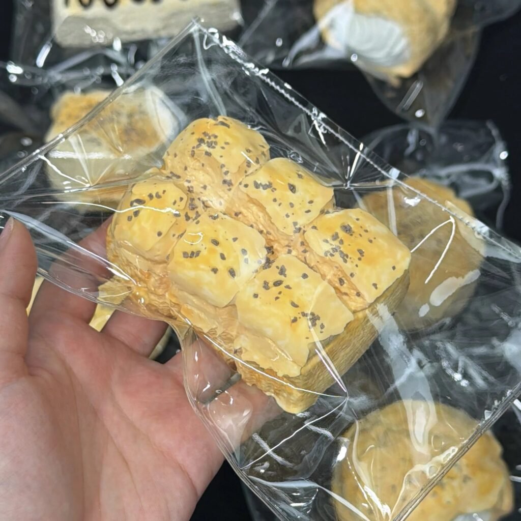 149095 DuozaiNN Six-Pack Bread (Cocoa Sticky Clay Texture Series) / 多仔捏捏 腹肌面包（可可黏糊泥触感系列）