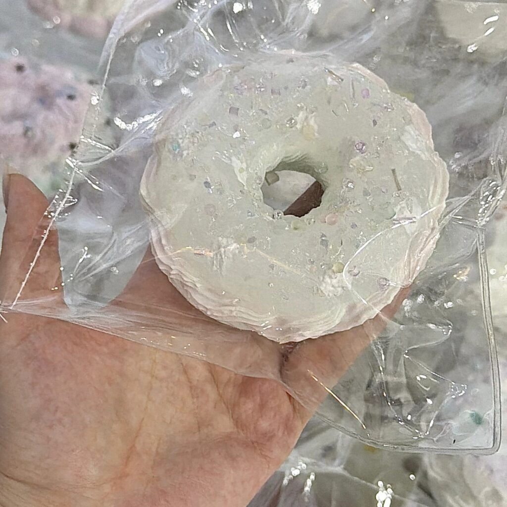 149106 DuozaiNN Mint White Polka Dot Donut (Sticky Clay Texture Series) / 多仔捏捏 薄荷白波点甜甜圈(黏糊泥触感系列)