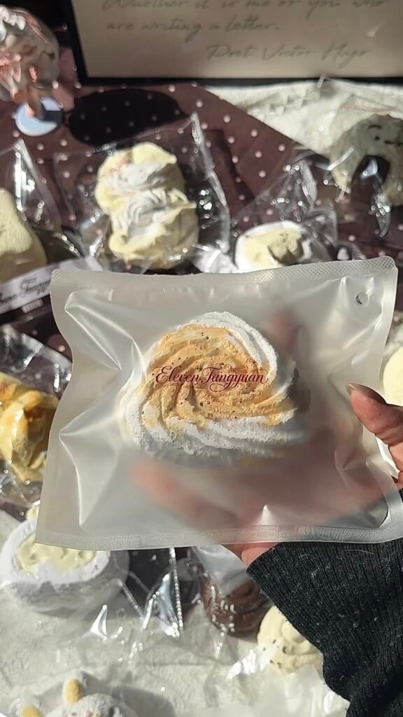 544004 Eleven Tangyuan Triangle Cream Bun (Fluffy Cream Texture Series) / 十一只汤圆 三角奶油包（绵奶油触感系列）