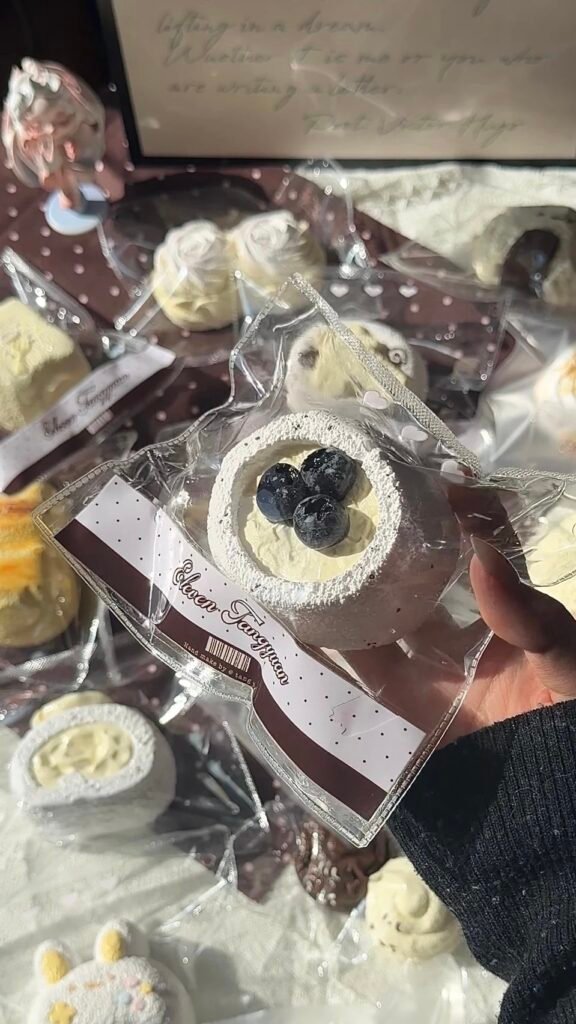 544013 Eleven Tangyuan Blueberry Cake Roll (Fluffy Cream Texture Series) / 十一只汤圆 蓝莓蛋糕卷（绵奶油触感系列）