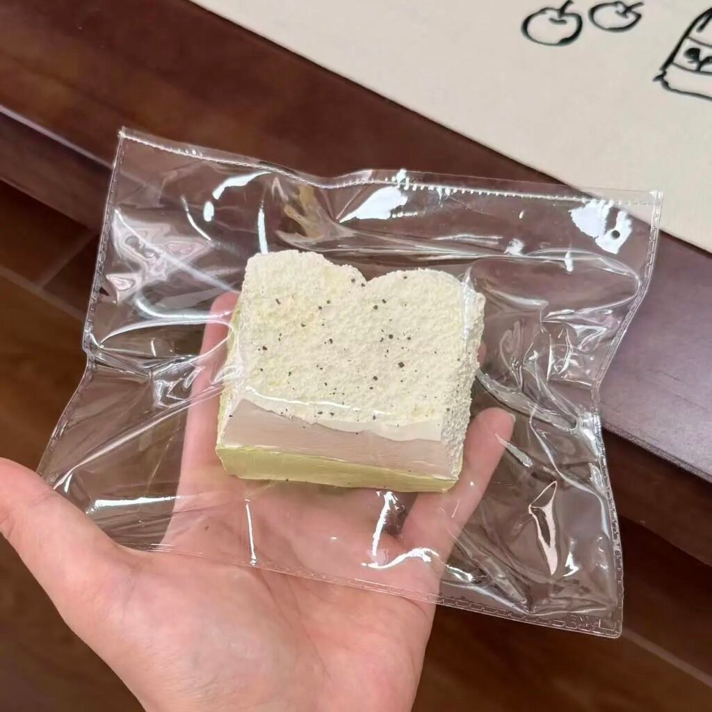 428043 Emo Studio Avocado QQ Toast (Baked Thick Milk Clay Texture Series) / Emo studio 牛油果QQ吐司（烤箱厚乳泥触感系列）