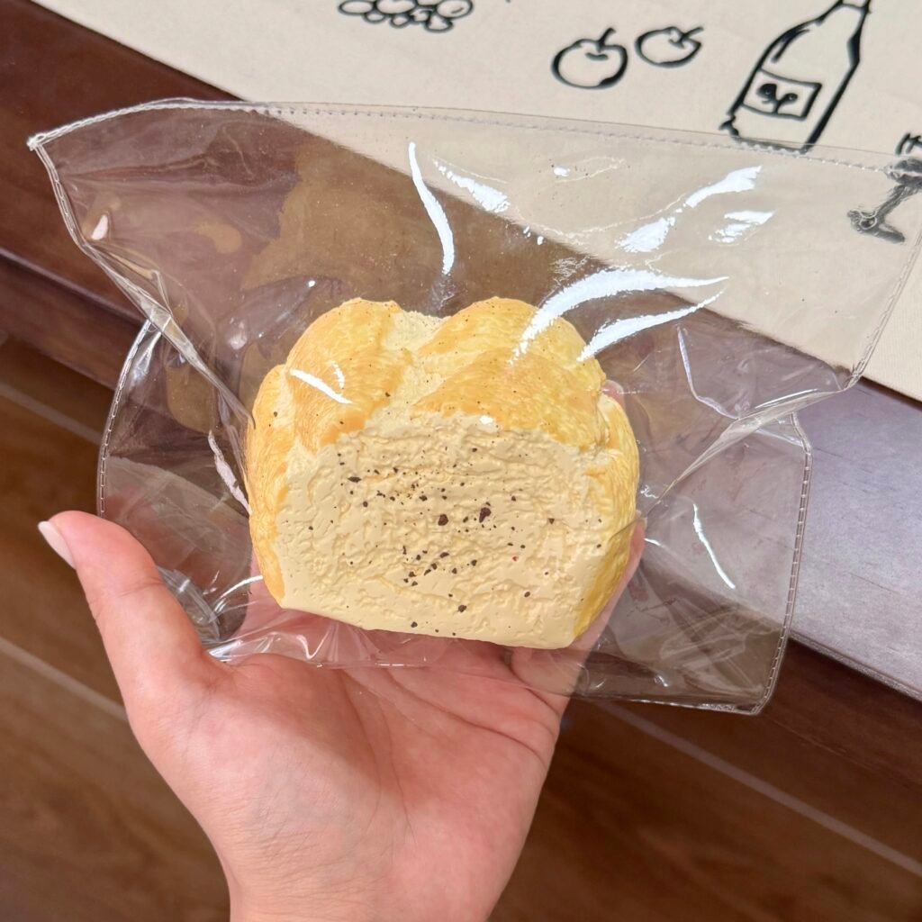428054 Emo Studio Charcoal Large Bread (Baked Fluffy Cream Texture Series) / Emo studio 碳烤大面包（烤箱绵奶油触感系列）