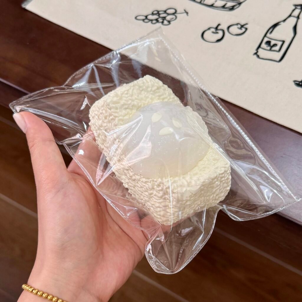 428062 Emo Studio Coconut Ice Long Rice Ball (Baked Fluffy Cream Texture Series) / Emo studio 椰冰长饭团（烤箱绵奶油触感系列）
