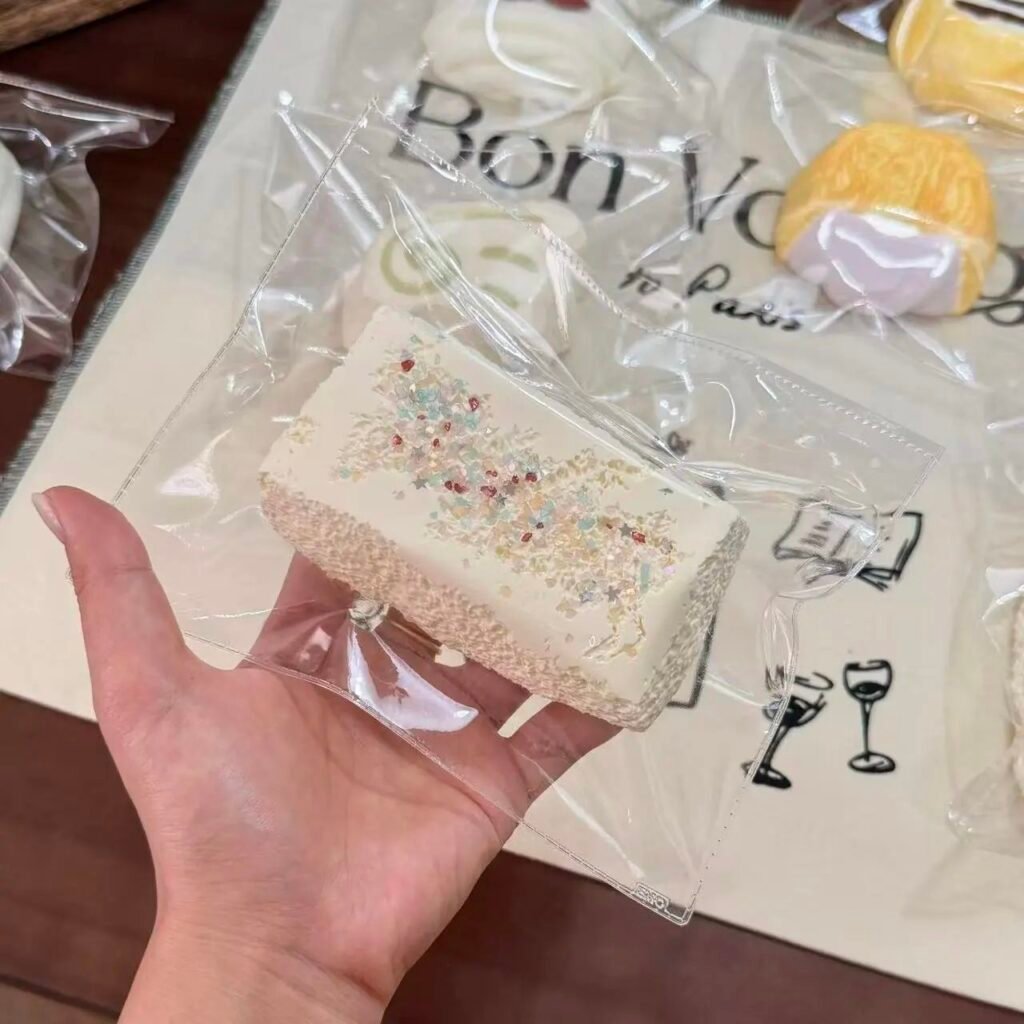 428063 Emo Studio Rainbow Crumb Long Toast (Baked Fluffy Cream Texture Series) / Emo studio 彩碎碎长吐司（烤箱绵奶油触感系列）
