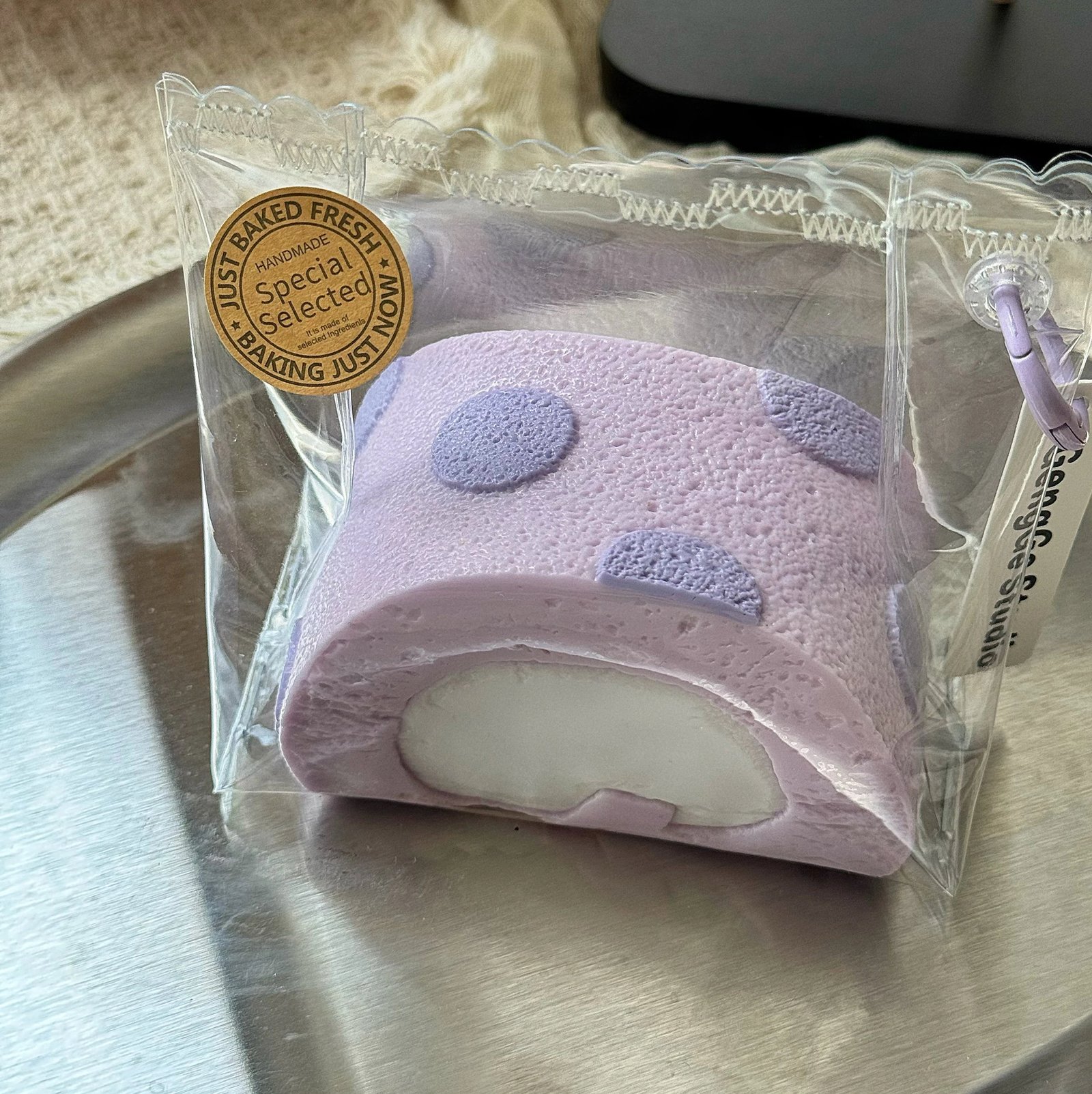 154011 GengGe Studio Polka Dot Swiss Roll - Taro Cream (Thick Cream Clay Texture Series) / GengGe Studio 波点瑞士卷(芋泥奶油)(厚奶油泥触感系列)