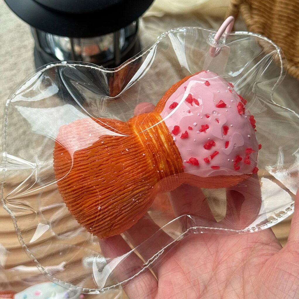 154033 GengGe Studio Bow Croissant - Strawberry / GengGe Studio 蝴蝶结可颂（草莓）