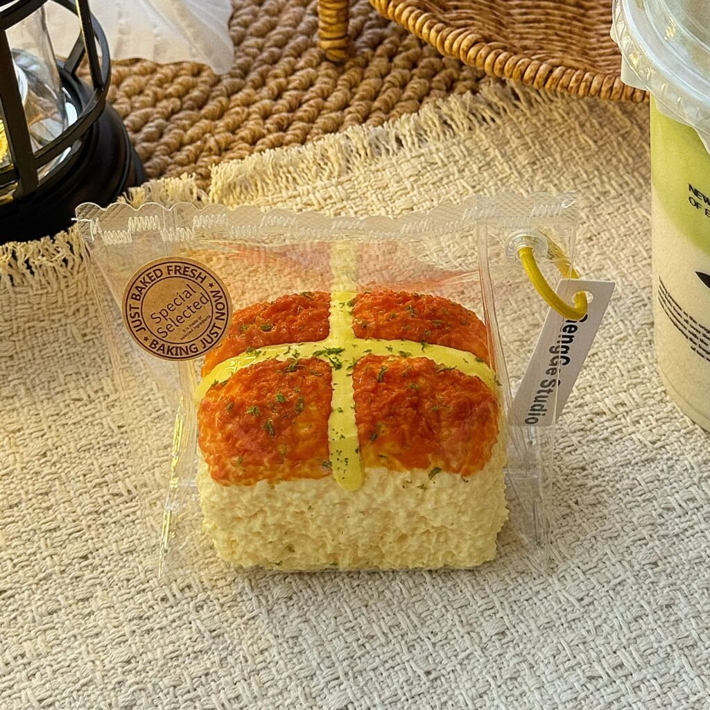 154042 GengGe Studio Hot Cross Bun - Cheese (Thick Cream Clay Texture Series) / GengGe Studio 十字包(芝士)(厚奶油泥触感系列)
