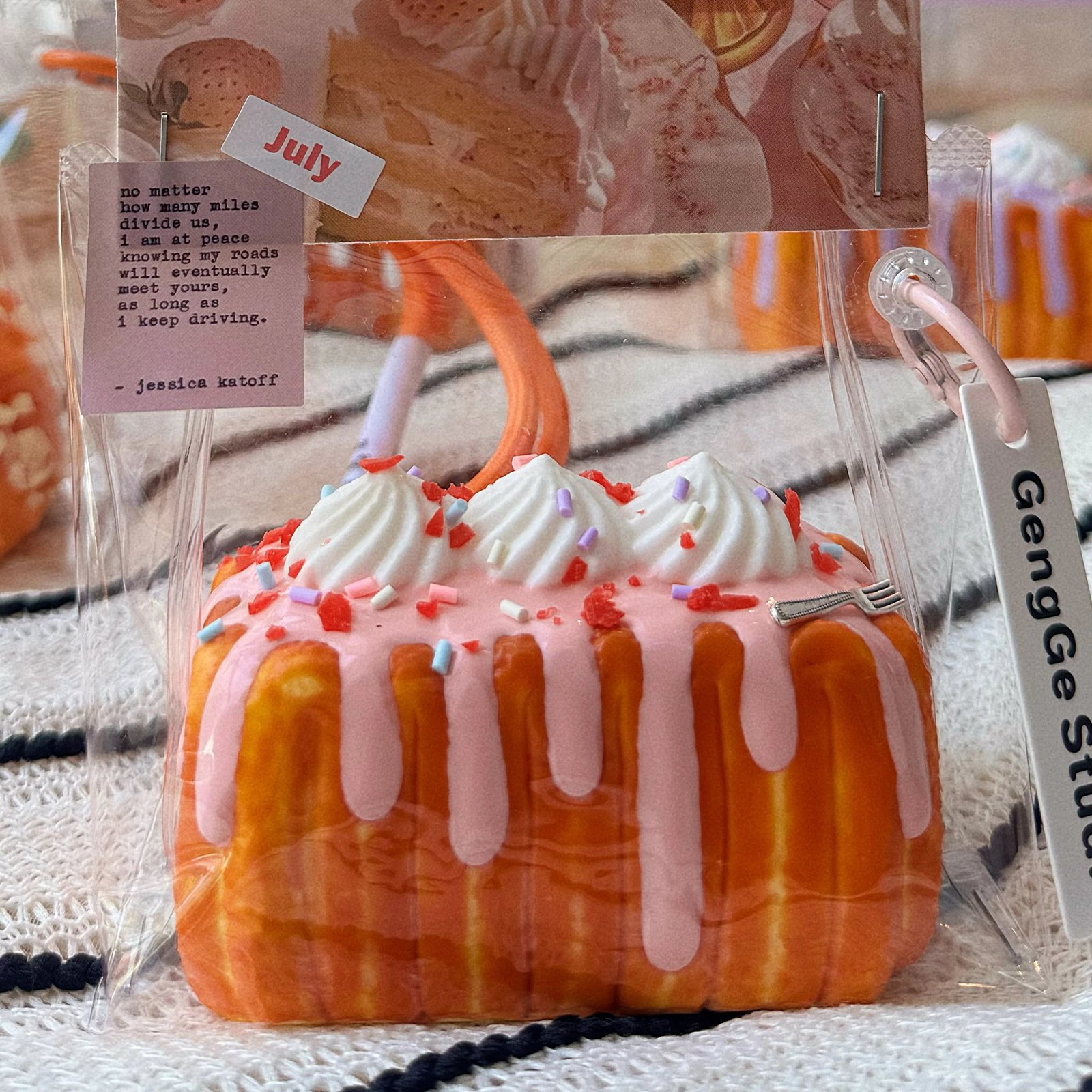 154067 GengGe Studio Lava Cheese Bread - Strawberry (Thick Cream Clay Texture Series) / GengGe Studio 流心奶酪面包(草莓)(厚奶油泥触感系列)