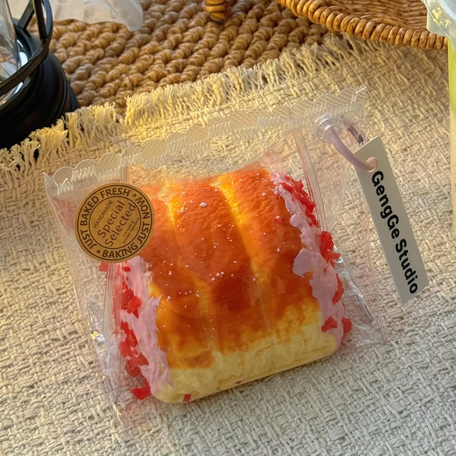 154073 GengGe Studio Milk Bread - Strawberry (Thick Cream Clay Texture Series) / GengGe Studio 奶排包(草莓)(厚奶油泥触感系列)
