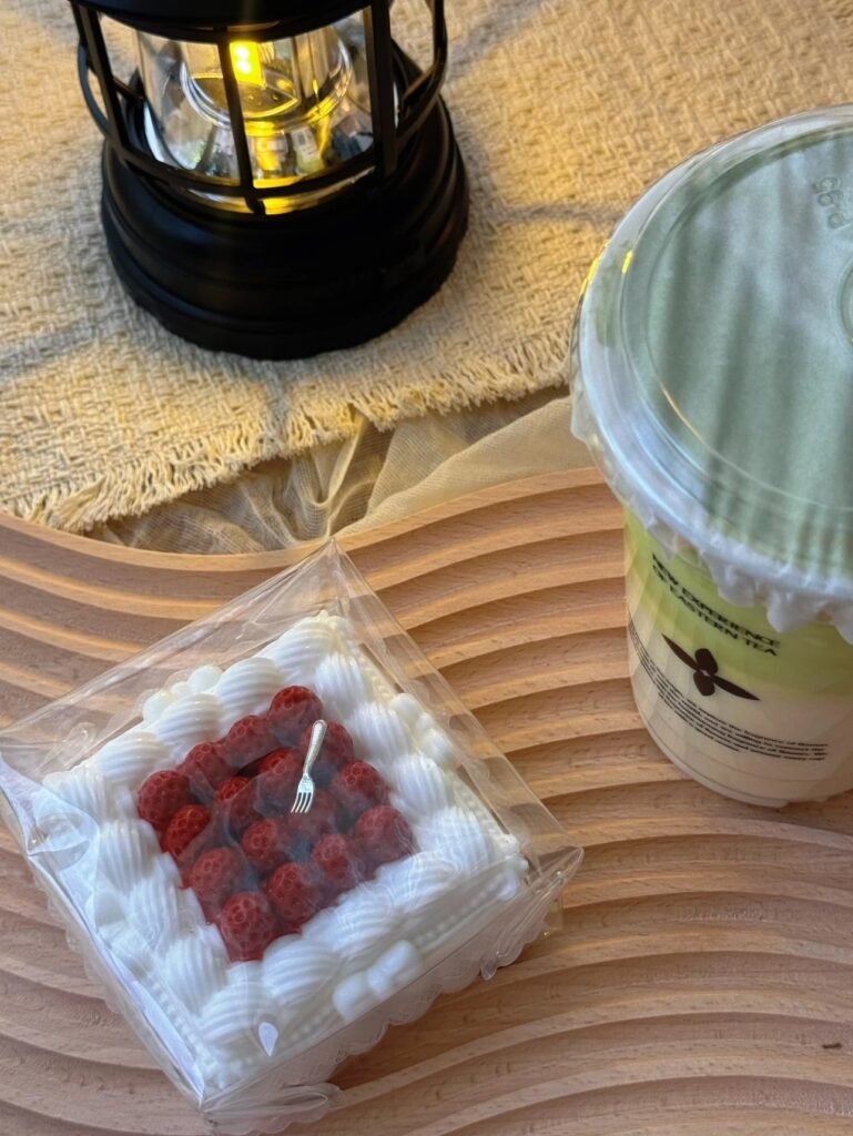 154078 GengGe Studio Sixteen Strawberry Cake / GengGe Studio 16颗草莓蛋糕