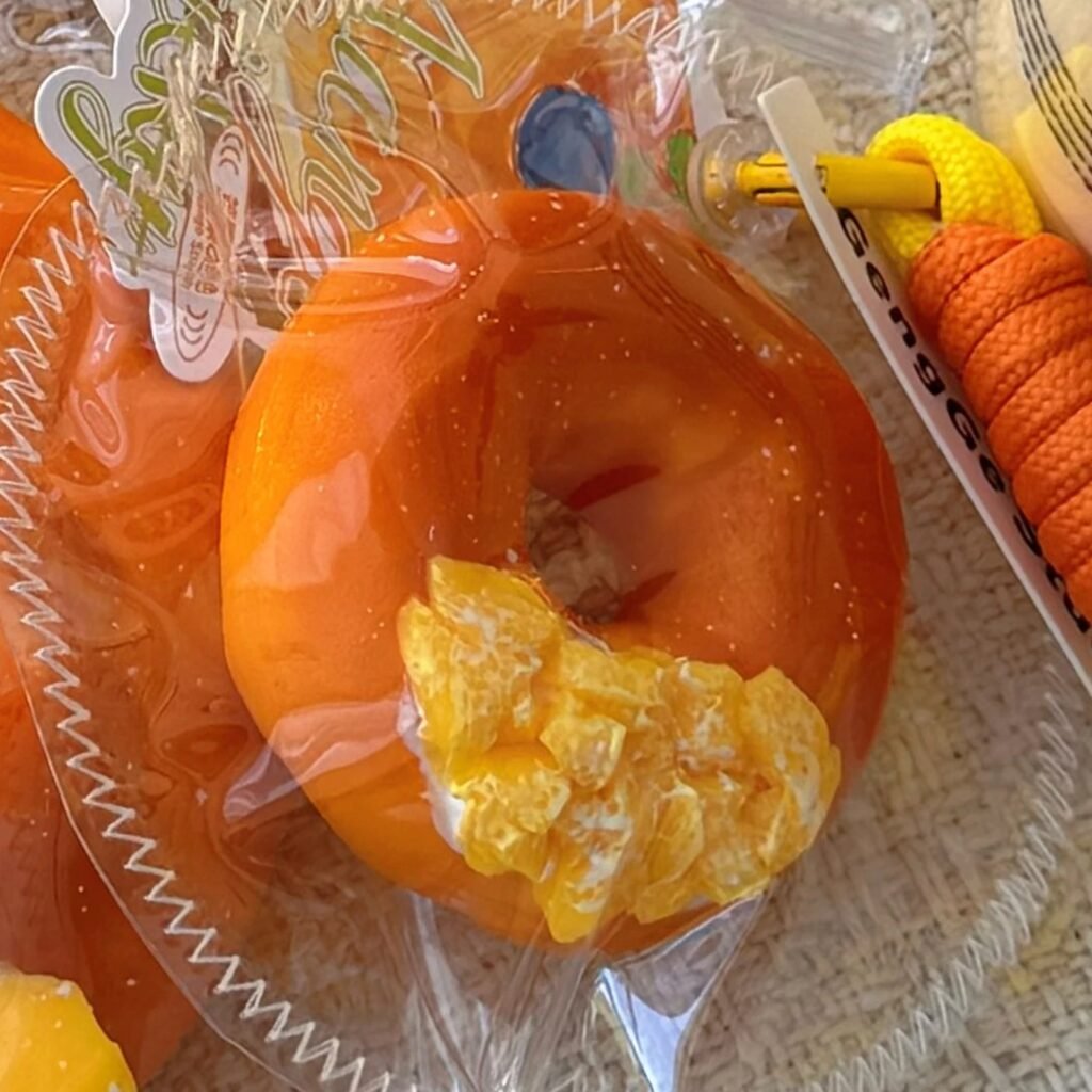 154201 GengGe Studio Bitten Bagel - Mango - Mini (Thick Cream Clay Texture Series) / GengGe Studio 咬一口贝果(芒果迷你款)(厚奶油泥触感系列)