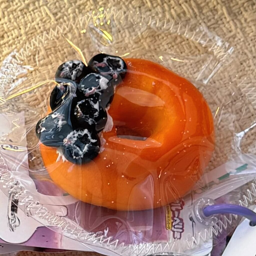 154202 GengGe Studio Bitten Bagel - Blueberry - Mini (Thick Cream Clay Texture Series) / GengGe Studio 咬一口贝果(蓝莓迷你款)(厚奶油泥触感系列)