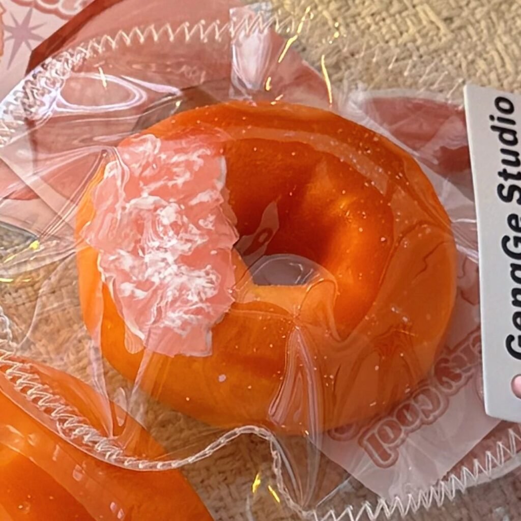 154203 GengGe Studio Bitten Bagel - Peach - Mini (Thick Cream Clay Texture Series) / GengGe Studio 咬一口贝果(蜜桃迷你款)(厚奶油泥触感系列)