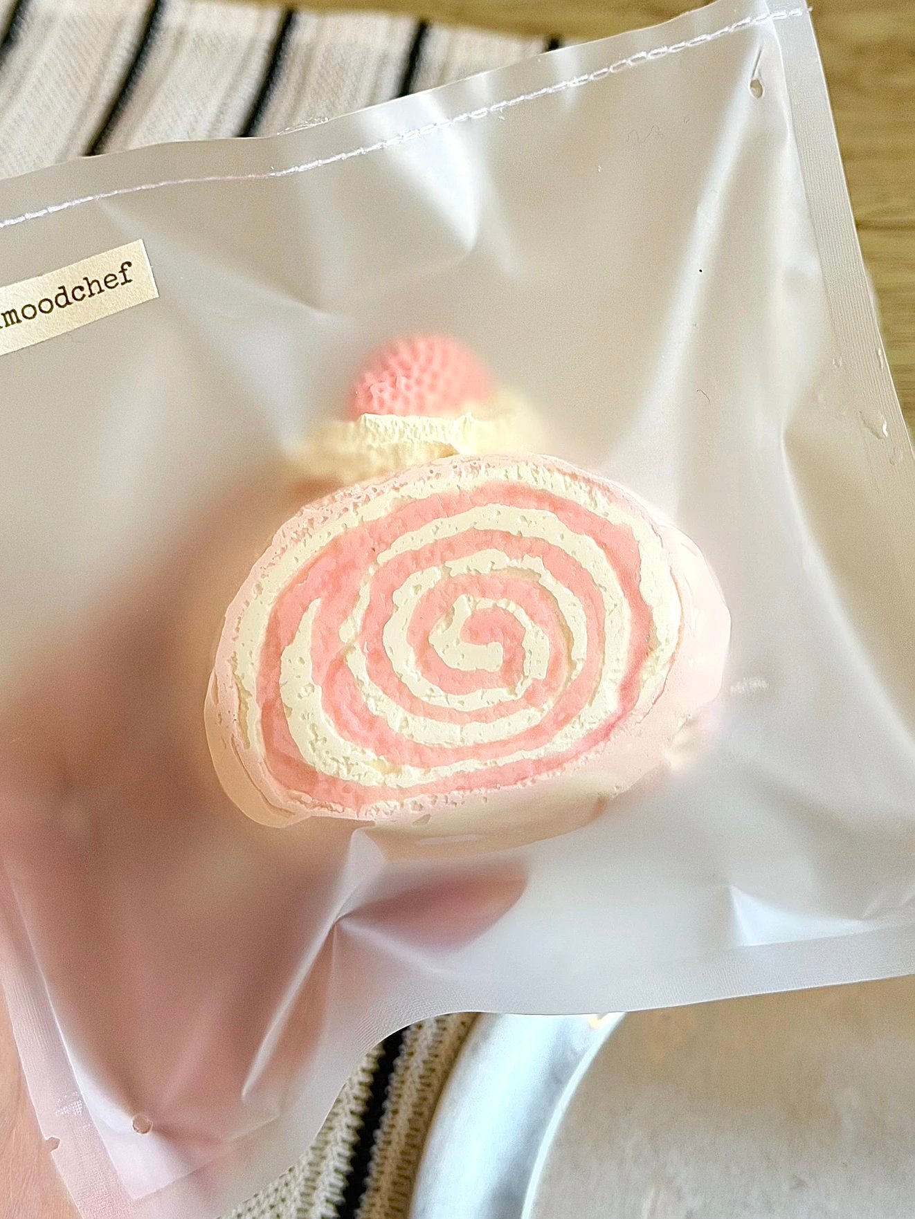 7025 Good Mood Chef Light Snow Strawberry Jam Roll (Cream Paste Clay Texture Series) / Good Mood Chef 淡雪草莓果酱卷(乳膏泥触感系列)