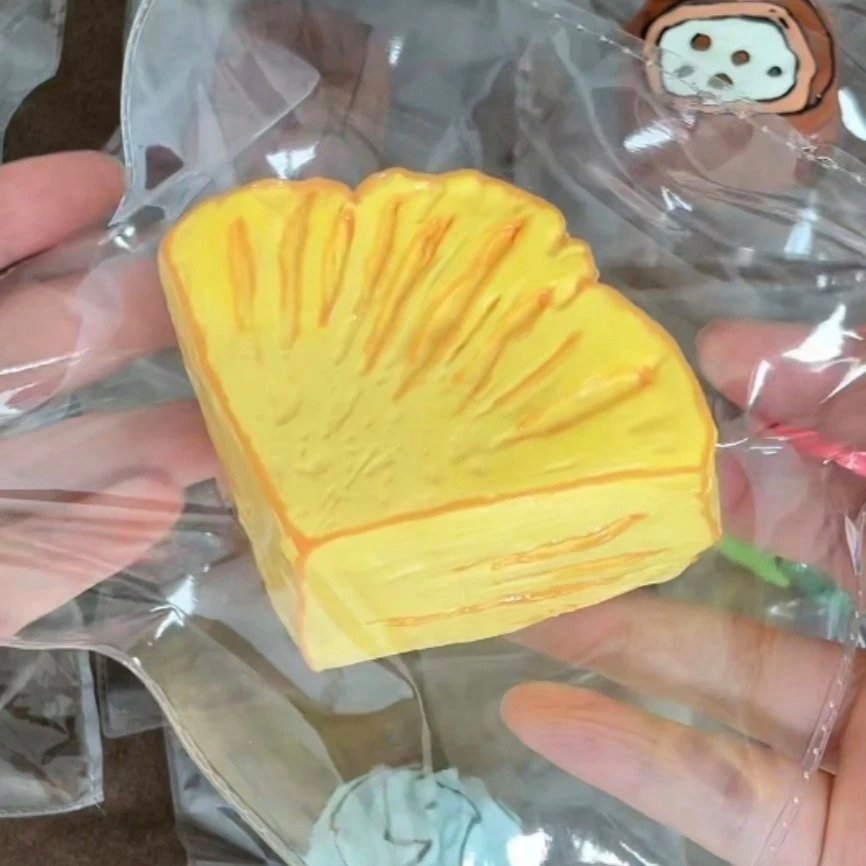 204002 GO UP Triangle Pineapple (Dry Cream Texture Series) / GO UP捏捏 三角菠萝（干奶油触感系列）