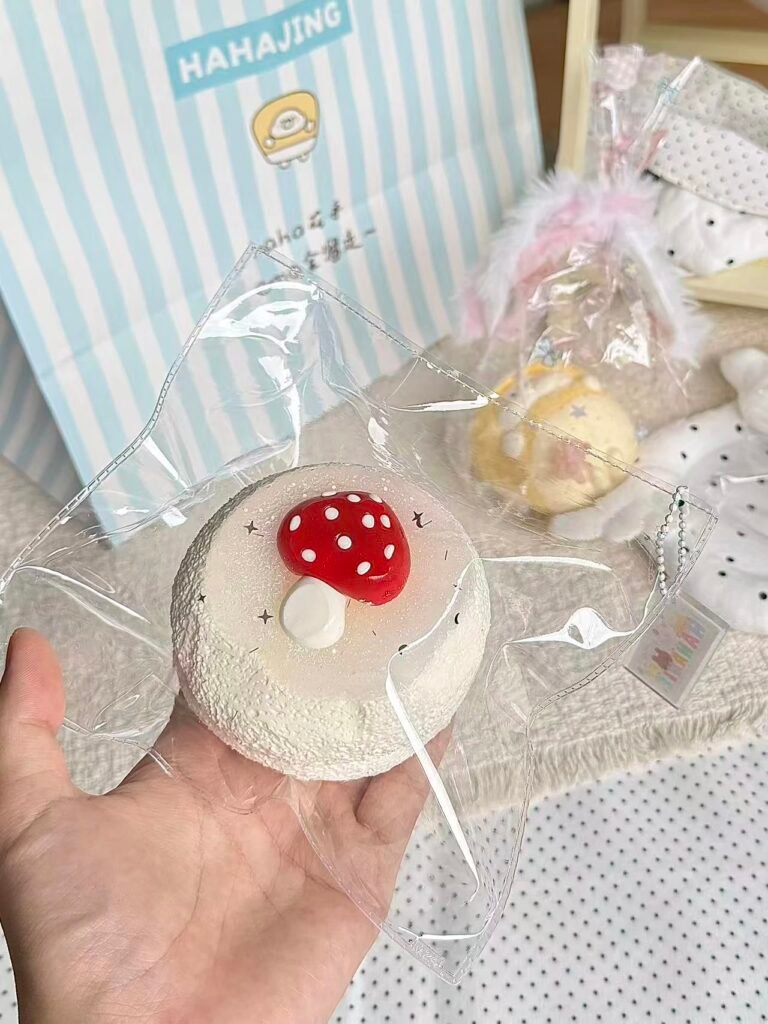 278046 Haha Jing Nienie Second Shop Mushroom Double-Layer Round Toast (Thin Cream Texture Series) / 哈哈静捏捏二店 蘑菇双层圆吐司（稀奶油触感系列）