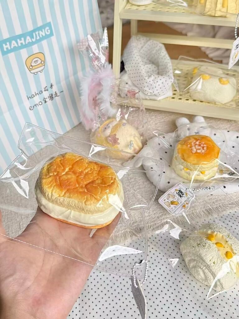 278049 Haha Jing Nienie Second Shop Food-Tone Flaky Pastry (Light Cream Texture Series) / 哈哈静捏捏二店 食物色酥皮饼（轻奶油触感系列）