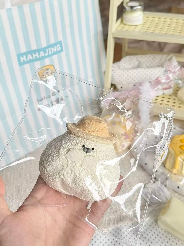 278051 Haha Jing Nienie Second Shop Seal in a Hat (Light Cream Texture Series) / 哈哈静捏捏二店 帽子海豹（轻奶油触感系列）