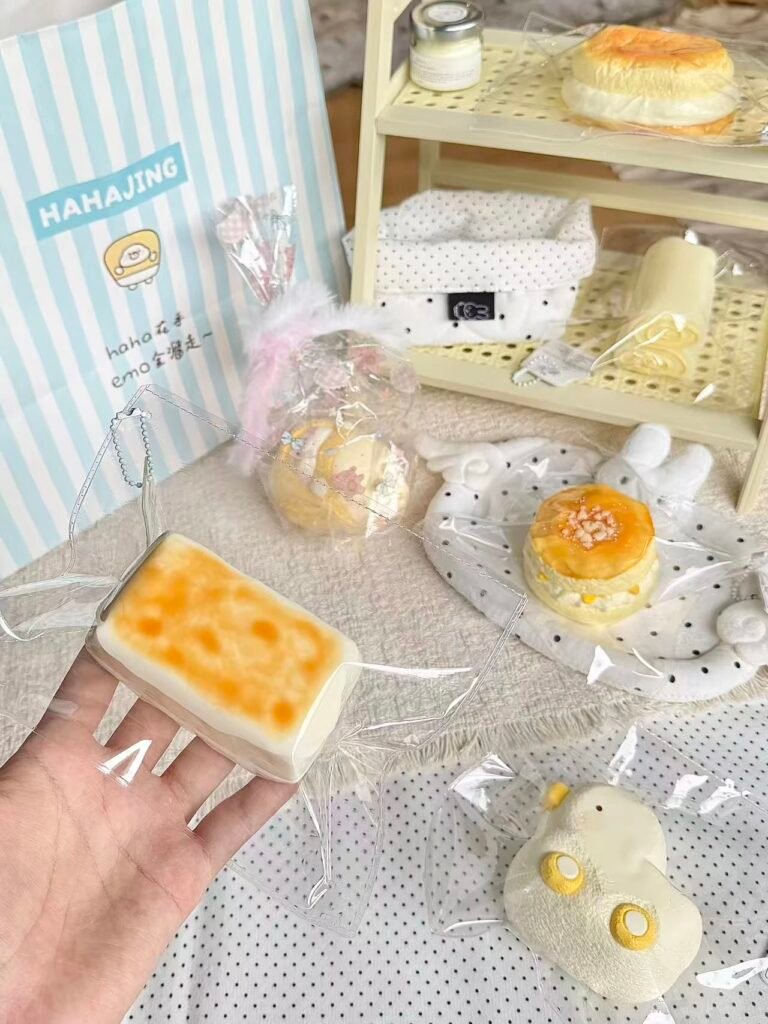 278055 Haha Jing Nienie Second Shop Food-Tone Double-Layer Rice Cake (Light Cream Texture Series) / 哈哈静捏捏二店 食物色双层年糕（轻奶油触感系列）