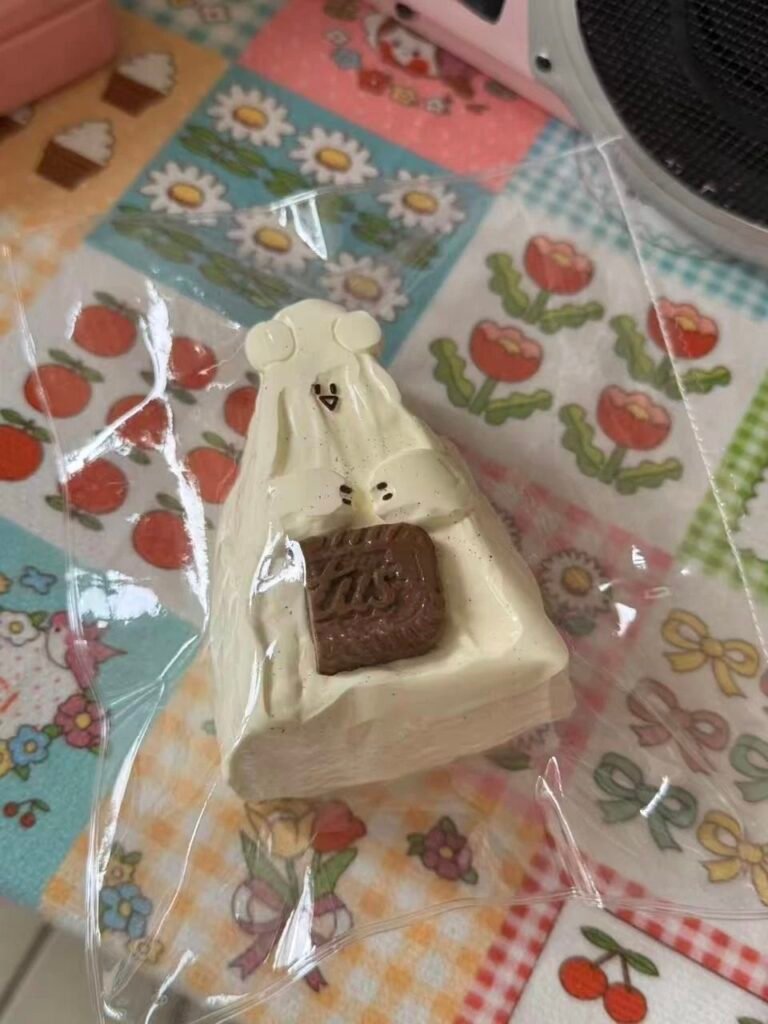347020 Happy Hamburger Quirky Trio Cream Dog (Greek Yogurt 2.0 Texture Series) / 开心汉堡包 丑萌三姐妹之奶油狗（希腊酸奶2.0触感系列）
