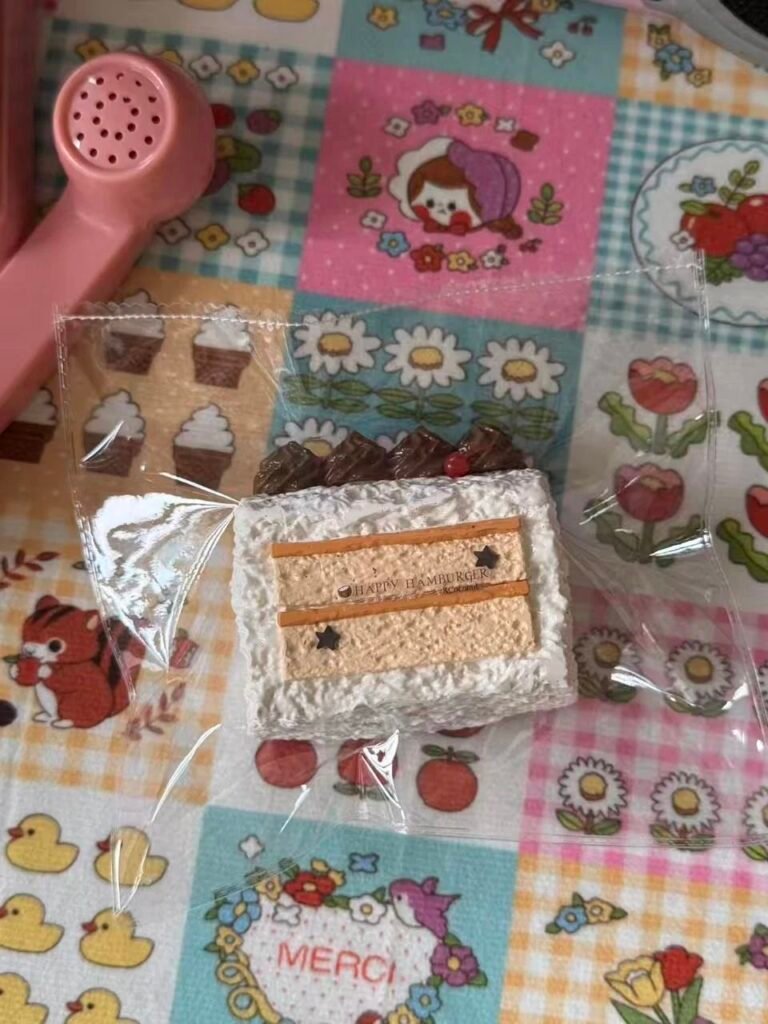 347028 Happy Hamburger Thai Milk Tea Toast (Soft Clay Texture Series) / 开心汉堡包 泰式奶茶吐司（软黏土触感系列）