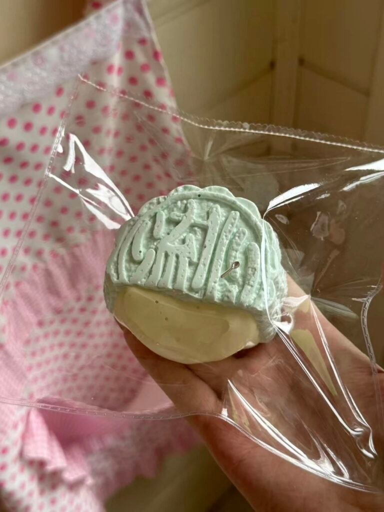347031 Happy Hamburger Mint Milk Skin Lava Mooncake (Soft Clay Texture Series) / 开心汉堡包 薄荷奶皮流心月饼(软黏土触感系列)