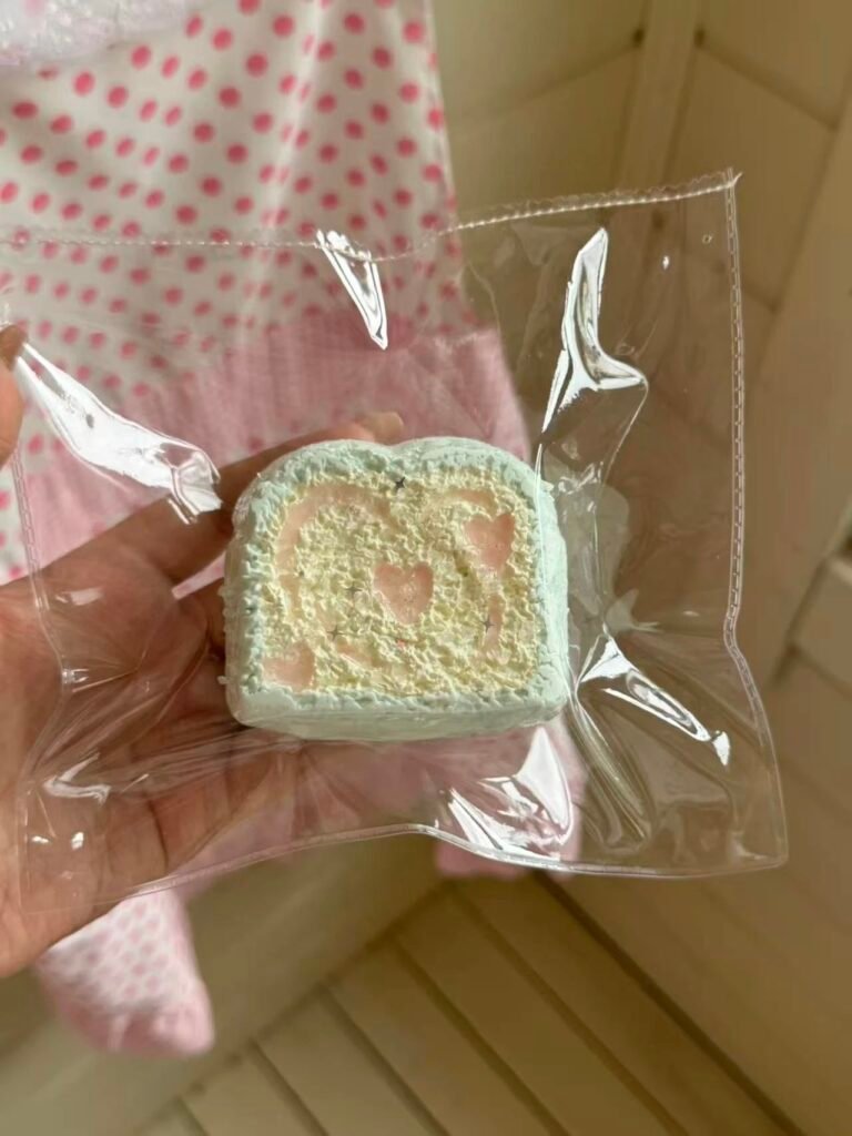 347032 Happy Hamburger Mint Strawberry Jam Toast (Soft Clay Texture Series) / 开心汉堡包 薄荷草莓果酱吐司(软黏土触感系列)