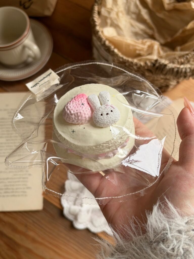 347047 Happy Hamburger Strawberry Filled Scone (Soft Clay Texture Series) / 开心汉堡包 草莓夹心司康(软泥触感系列)