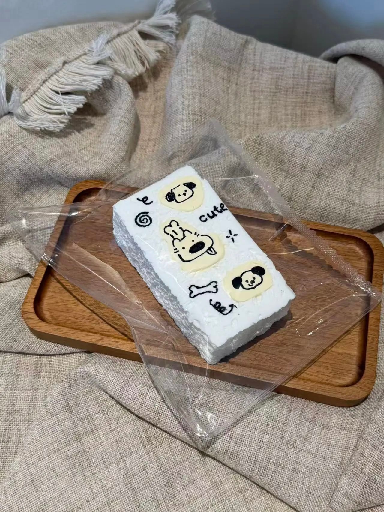 21082 Heqiqi Doodle Puppy Long Toast (Soft Cream Clay Texture Series) / 禾七七 涂鸦狗狗长吐司(软奶油触感系列)
