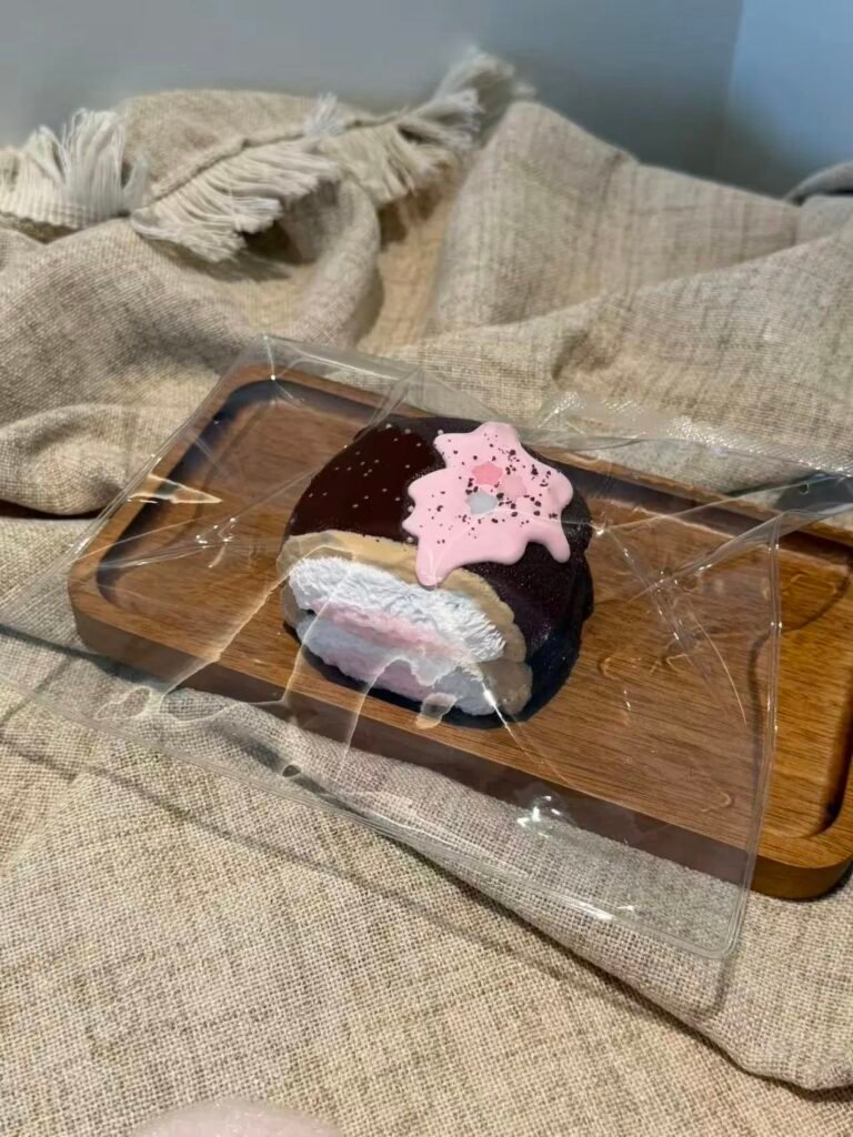 21083 Heqiqi Strawberry Chocolate Double-Layer Snow Mochi (Soft Cream Clay Texture Series) / 禾七七 莓巧双层雪糯米(软奶油触感系列)