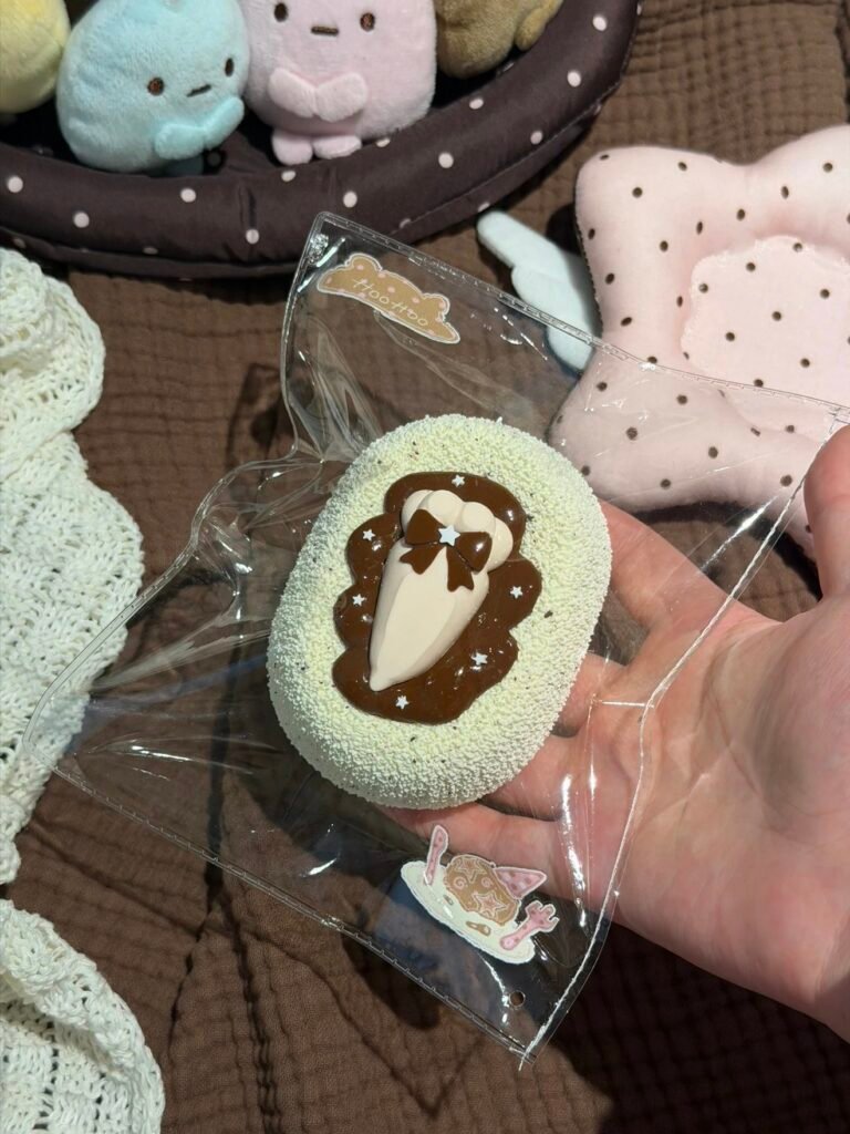 66020 HooHoo Squishy Piping Bag Senbei (Milk Cake Clay Texture Series) / HooHoo捏 裱花袋仙贝（奶糕泥触感系列）