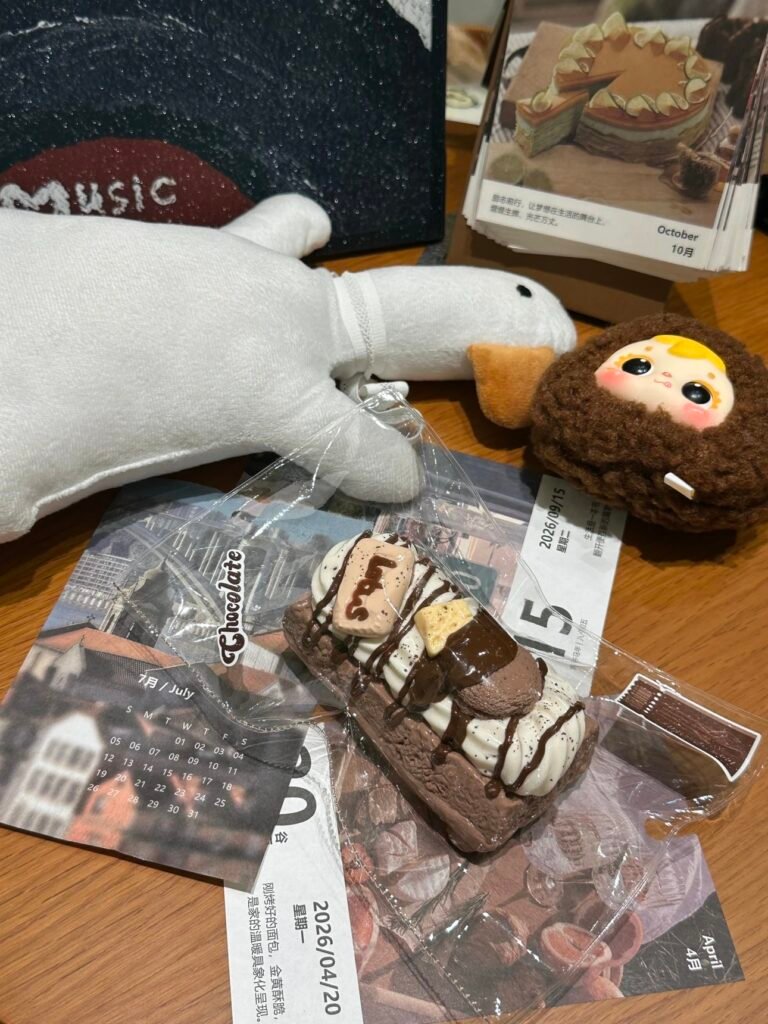 548000 Happy Pig Rich Chocolate Milk Foam Mousse Hug Roll (Yogurt Clay Texture Series) / 快乐猪猪 浓巧奶盖慕斯抱抱卷（酸奶泥触感系列）