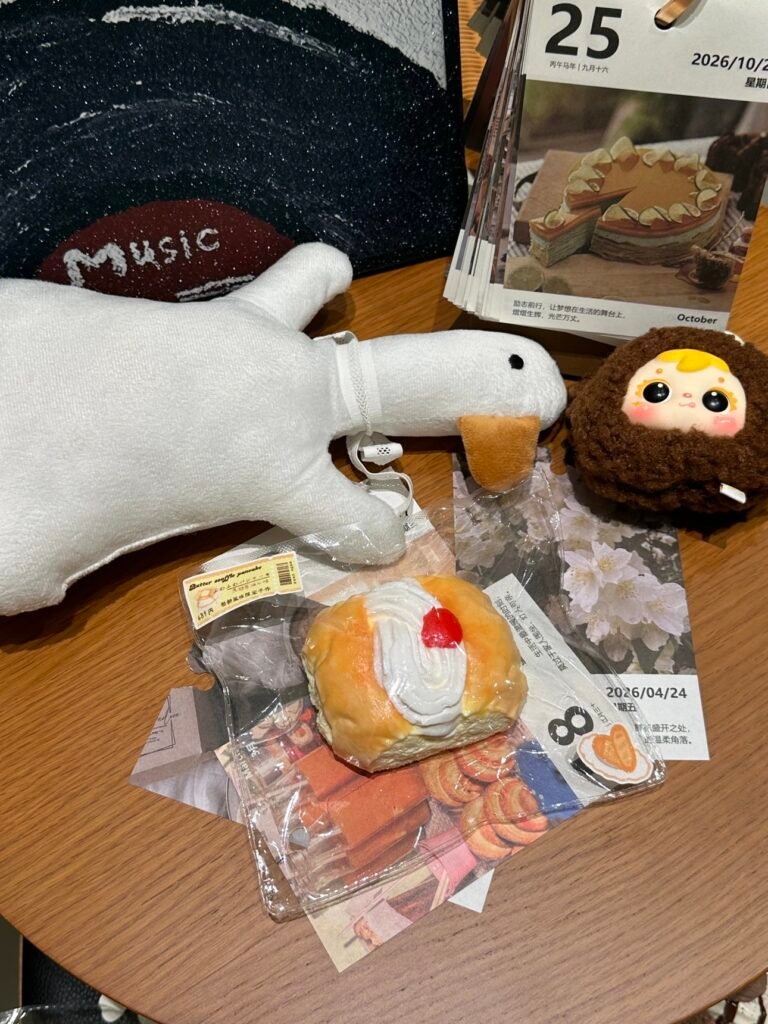 548005 Happy Pig Cherry Cream Vintage Bread (Yogurt Clay Texture Series) / 快乐猪猪 樱桃奶油老面包（酸奶泥触感系列）
